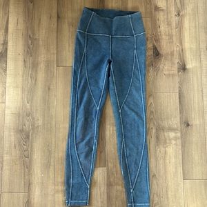 Lululemon women’s legging high rise size 4